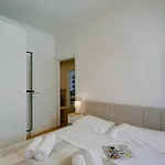 Apartment Boutique Homes *